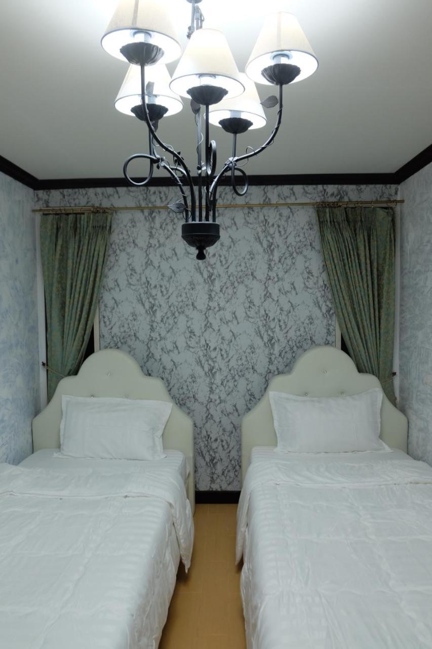 Florentino Hostel Rayong Bagian luar foto