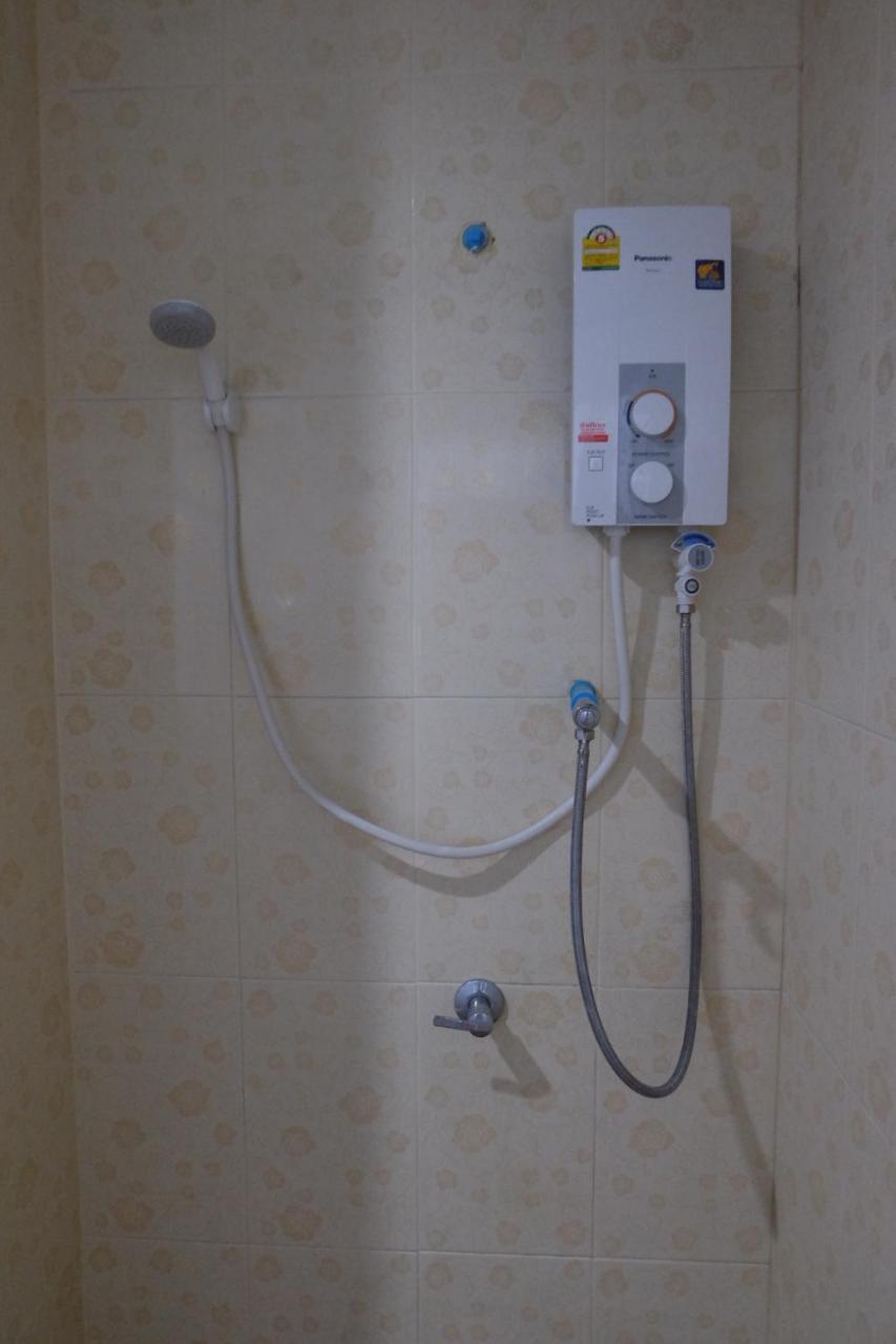 Florentino Hostel Rayong Bagian luar foto